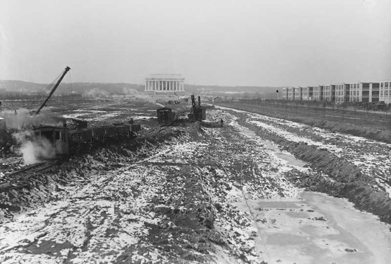 construction of the reflecting pool at the Lincoln Memorial